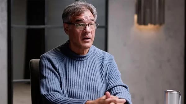 ဖုန်းနှင့် အခြားစက်ပစ္စည်းများရဲ့ လုံခြုံရေးဆိုင်ရာ ကြောက်မက်ဖွယ် အမှန်တရားများကို CIA သူလျှိုဟောင်း ဖွင့်ဟ