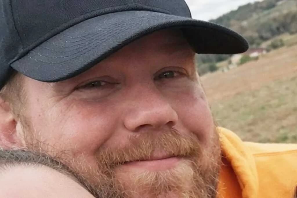 ဂိမ်းစက် အသိမ်းခံရလို့ မွေးစားဖခင်ကို ၁၁ နှစ်အရွယ် သားဖြစ်သူ သေနတ်နဲ့ပစ်သတ်