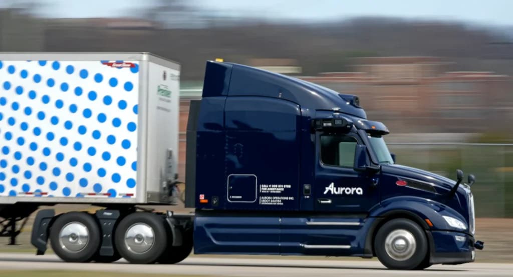 လူသားယာဉ်မောင်းတွေထက် သာလွန်တဲ့ အကွာအဝေးကို မောင်းနှင်နိုင်ပြီဖြစ်တဲ့ Aurora ရဲ့ ကိုယ်တိုင်မောင်း ကုန်တင်ကားများ