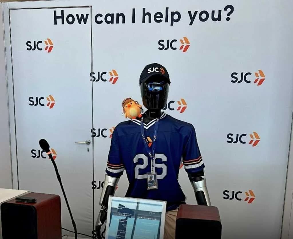 အမေရိကန် လေဆိပ်မှာ AI လူတူစက်ရုပ် သုံးပြီ