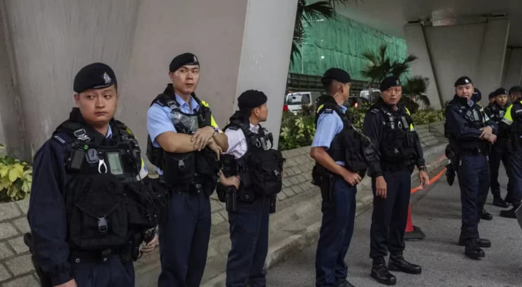 ဟောင်ကောင်မှာ ရဲက ဖုန်း Password တောင်းလို့ မပေးရင် ထောင်ချခံရမည်