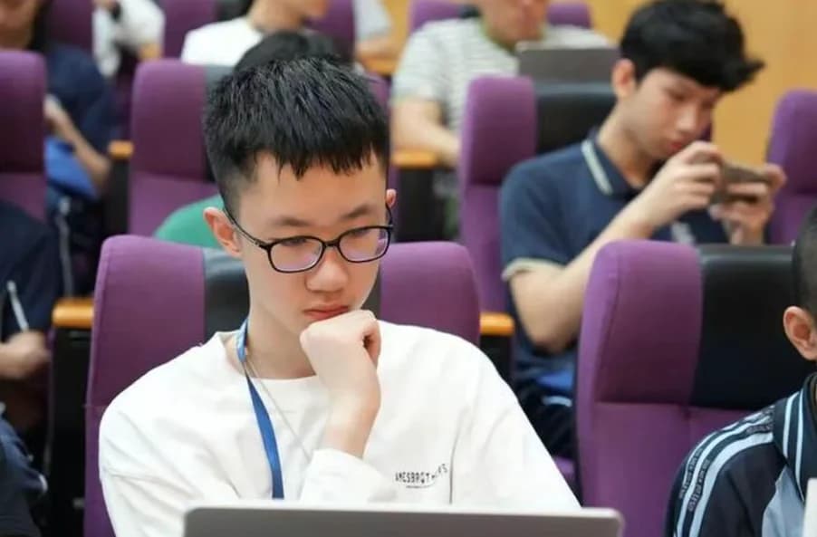 13-Year-Old Chinese Student Gains 20M Views Solving Daily Problems With AI